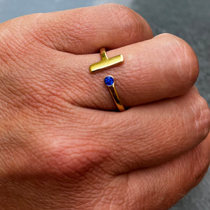Bague en forme de T resistante à l'eau avec finition pierre bleue