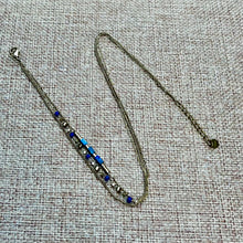 Charger l&#39;image dans la galerie, bracelet acier inoxydable waterproof composé de trois chaînes finement travaillées pour un effet de bracelets cumulés bleu doré