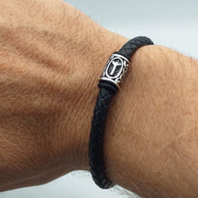 Charger l&#39;image dans la galerie, bracelet viking homme , Rune Elhaz, lettre Z, bijoux celtiques, bijoux en acier et cuir, bijoux français