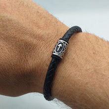 Charger l&#39;image dans la galerie, bracelet viking homme , Rune Tiwaz, lettre T, bijoux celtiques, bijoux en acier et cuir, bijoux français