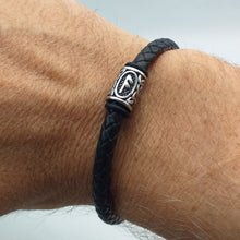 Charger l&#39;image dans la galerie, bracelet viking homme , Rune Ansuz, lettre A, bijoux celtiques, bijoux en acier et cuir, bijoux français
